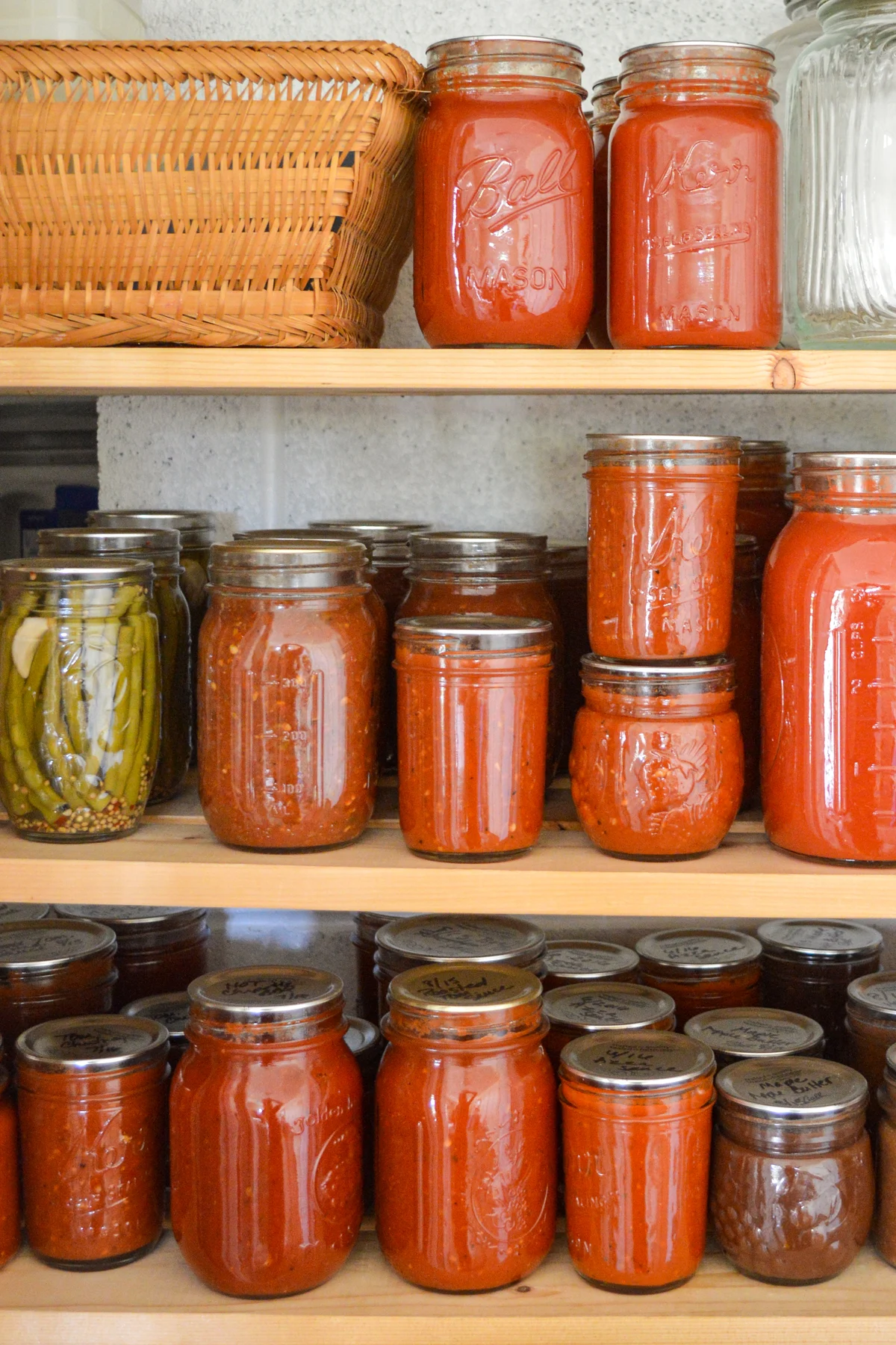Water canner canning tomatoes